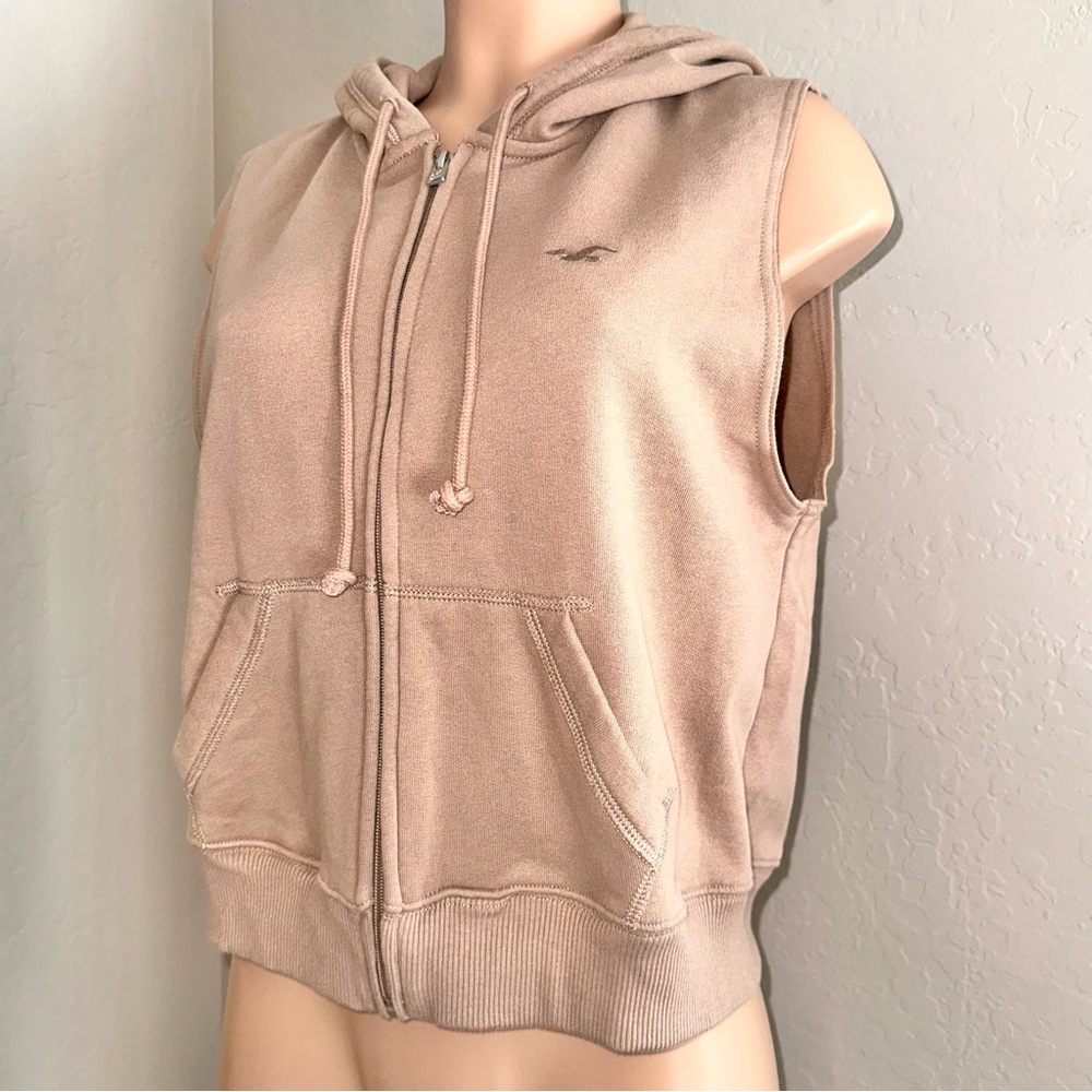 Hollister Sleeveless Zip-Up Hoodie in Light Beige